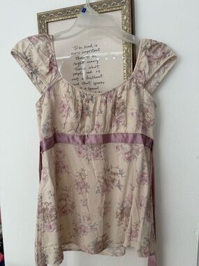 Hollister Cream Floral Short Sleeve Peasant Top with Mauve Ribbon